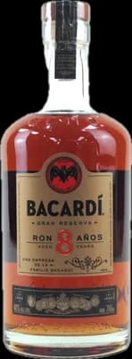 Bouteille de spiritueux : 8 Años Reserva Superior de la marque Bacardi