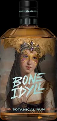 Bouteille de spiritueux : Botanical Rum de la marque Bone Idyll