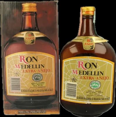 Bouteille de spiritueux : Medellín 8 Ans 00's de la marque Licores De Antioquia