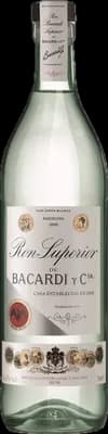 Bouteille de spiritueux : Superior Rum de la marque Bacardi