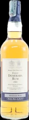 Bouteille de spiritueux : Finest Demerara Rum de la marque Berry Bros & Rudd 
